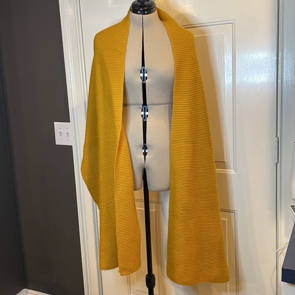 Mustard gold yellow acrylic wrap, generous 88” x 19” for versatile wear - Picture 4 of 4